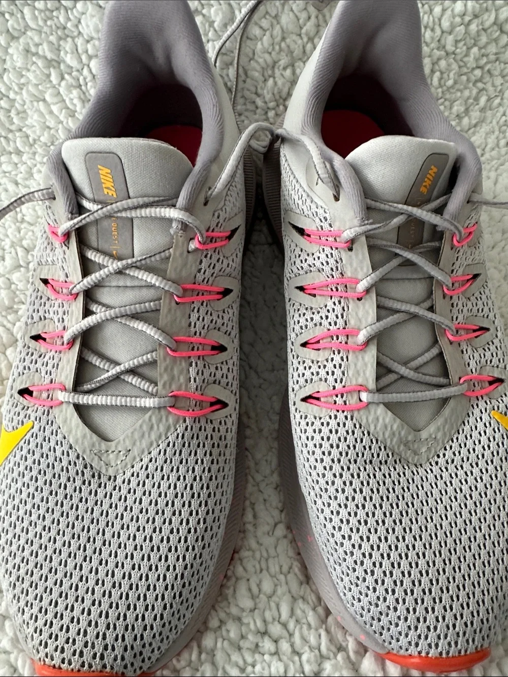 Nike Quest 2 Vast Grey Digital Pink Women’s Running Shoes Size 7.5